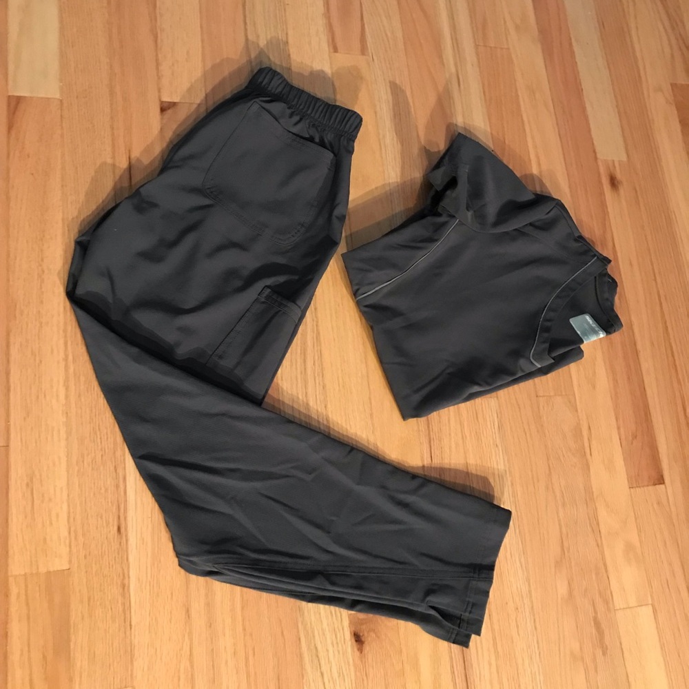 *SOLD* Gray sketchers scrub set